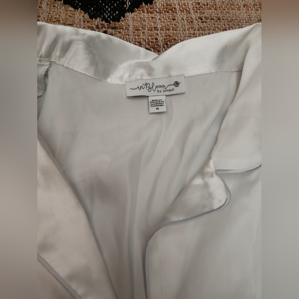 Silky White Women's Pajama Set - Picture 2 of 4
